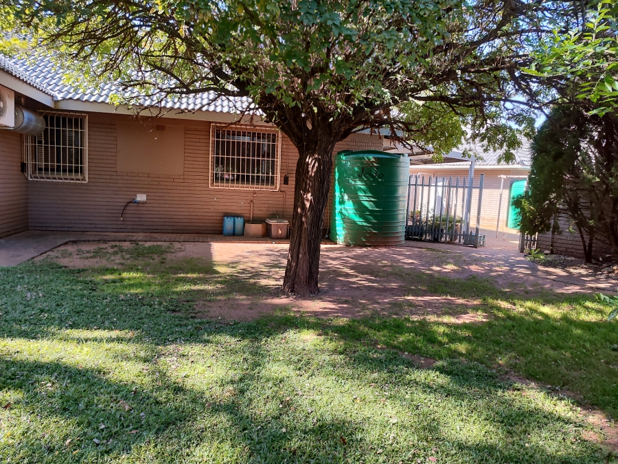 5 Bedroom Property for Sale in Stilfontein North West